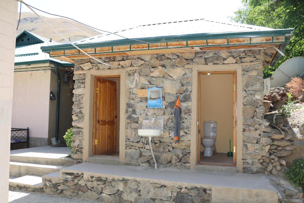 Hayat Guesthouse Nuratau Mountains Yukary-Ukhum Exterior foto